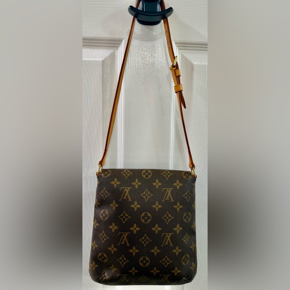 Authentic Louis Vuitton Musette Salsa Short Shoulder Bag - Picture 4 of 12